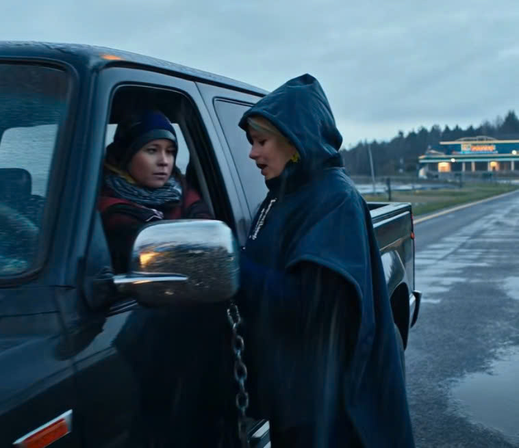 After A Long Day On Supply Duty, I Was Driving Back To Norfolk Base When I Saw A Family Stranded In The Storm. I Stopped, Hooked Their Car, And Towed Them Out, No Charge. The Father Just Asked My Name. Two Weeks Later, My Commander Called Me In. THE MAN SITTING THERE IN A FOUR-STAR UNIFORM – News