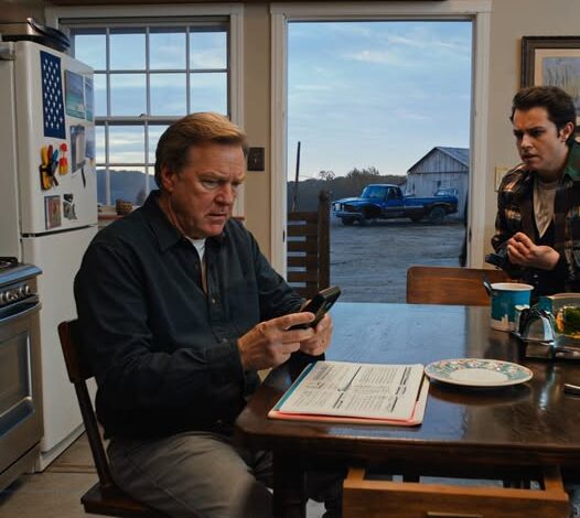 At my 10-year high school reunion, my ex grabbed the microphone to paint me as a woman who traded her dreams for comfort—until the ballroom doors opened and my new husband walked in like he already knew exactly what Mark was about to do. – News