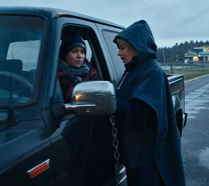 After A Long Day On Supply Duty, I Was Driving Back To Norfolk Base When I Saw A Family Stranded In The Storm. I Stopped, Hooked Their Car, And Towed Them Out, No Charge. The Father Just Asked My Name. Two Weeks Later, My Commander Called Me In. THE MAN SITTING THERE IN A FOUR-STAR UNIFORM – News