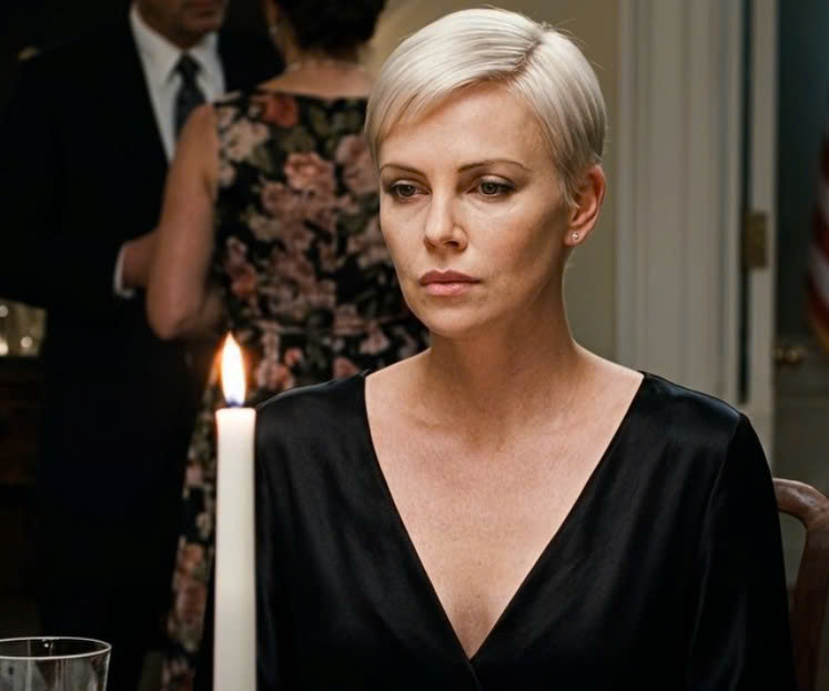 After five years of being the Harper family’s favorite cautionary tale, I flew from San Francisco back to our Beacon Hill brownstone for my brother’s engagement dinner, smiling through polite pity and old comparisons—until his fiancée studied my face, leaned close, and breathed, “Wait… you’re…?” and the chandelier-lit room locked up so hard you could hear silver stop clinking, even my mother’s perfect composure finally cracking. – News